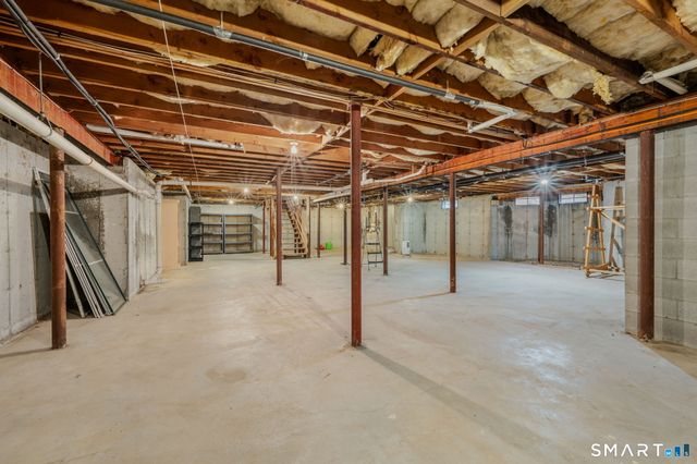 14 Riverside Drive, Waterford, CT 06385