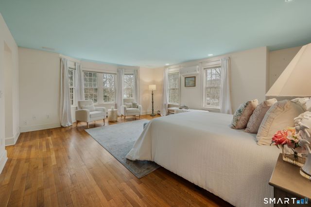 14 Riverside Drive, Waterford, CT 06385