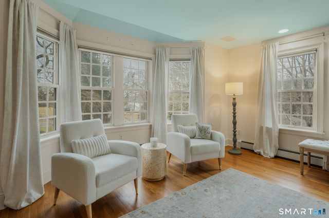 14 Riverside Drive, Waterford, CT 06385