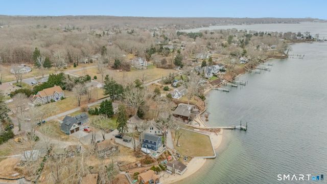 14 Riverside Drive, Waterford, CT 06385