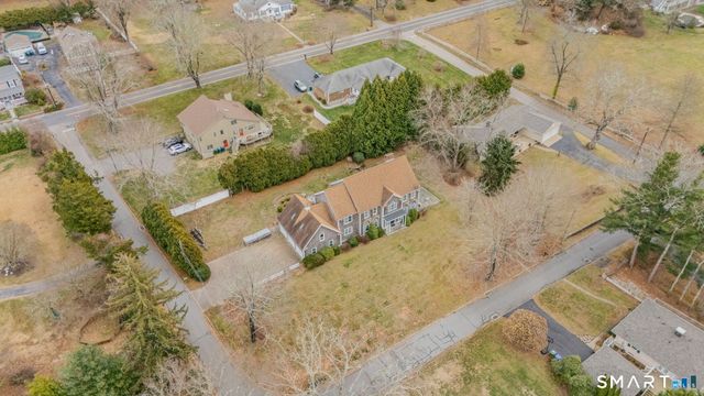 14 Riverside Drive, Waterford, CT 06385