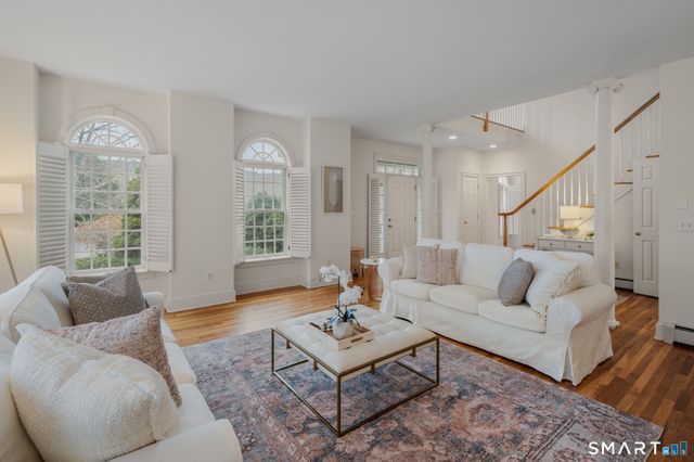 14 Riverside Drive, Waterford, CT 06385