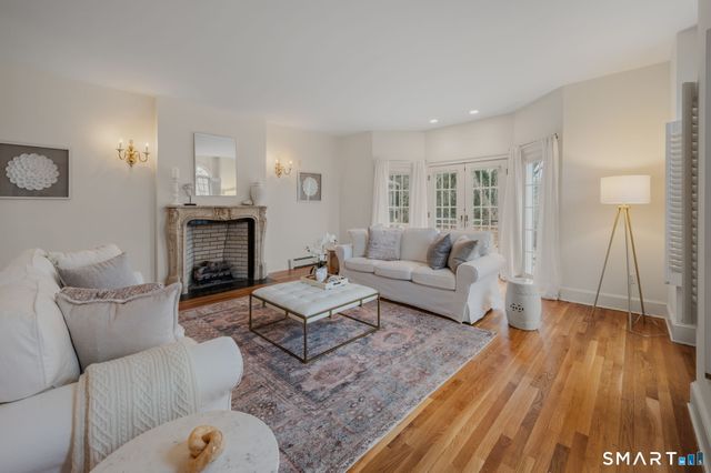 14 Riverside Drive, Waterford, CT 06385