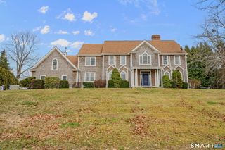 14 Riverside Drive, Waterford, CT 06385