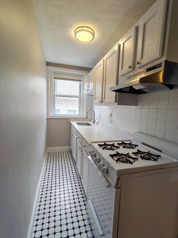 260 Washington St 28, Salem, MA 01970