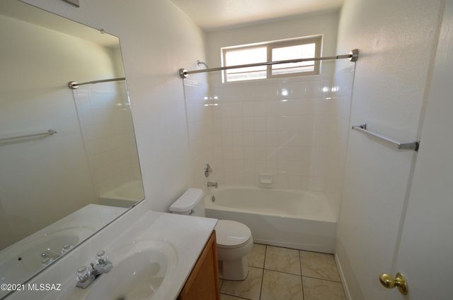 7925 W Mural Hill Drive, Tucson, AZ 85743