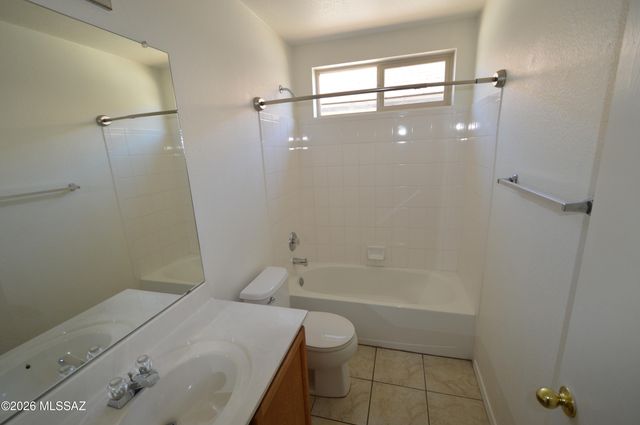 7925 W Mural Hill Drive, Tucson, AZ 85743
