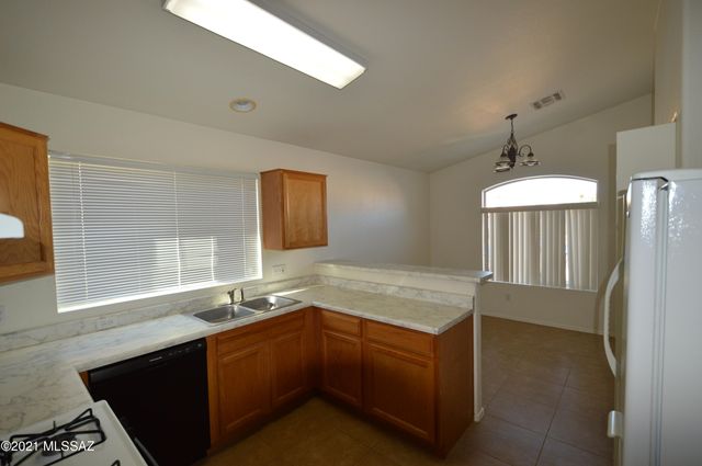 7925 W Mural Hill Drive, Tucson, AZ 85743