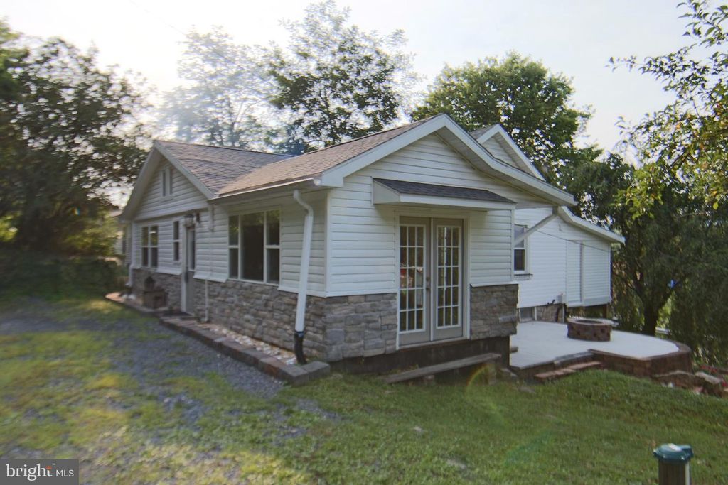 1035 STATE RD, Duncannon, PA 17020