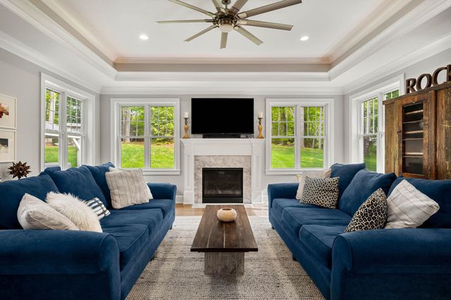 10 Lilac Court, Bedford, NH 03110