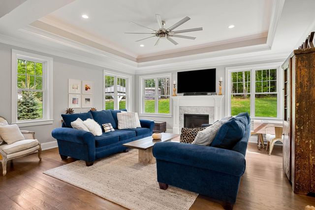 10 Lilac Court, Bedford, NH 03110