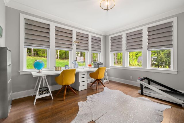10 Lilac Court, Bedford, NH 03110