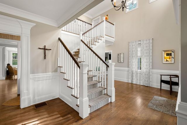 10 Lilac Court, Bedford, NH 03110
