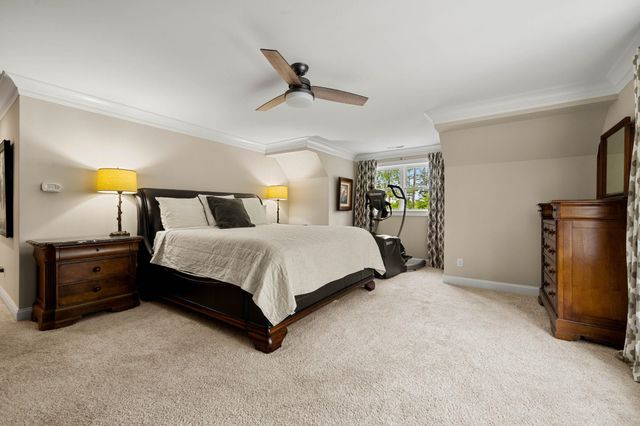10 Lilac Court, Bedford, NH 03110