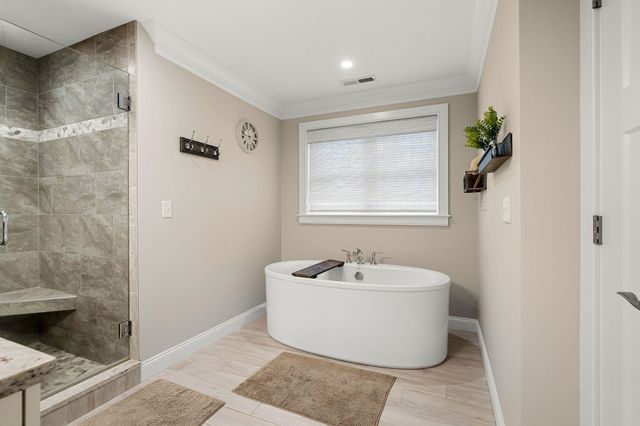 10 Lilac Court, Bedford, NH 03110