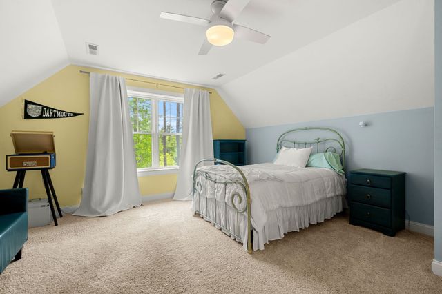 10 Lilac Court, Bedford, NH 03110