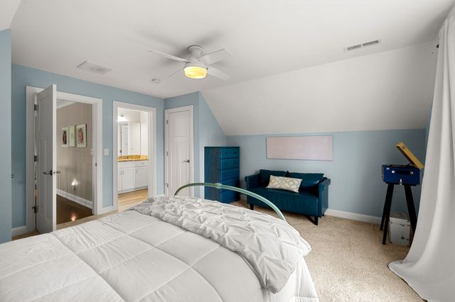 10 Lilac Court, Bedford, NH 03110