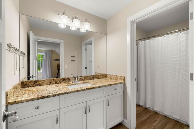 10 Lilac Court, Bedford, NH 03110