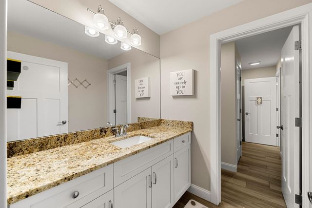 10 Lilac Court, Bedford, NH 03110