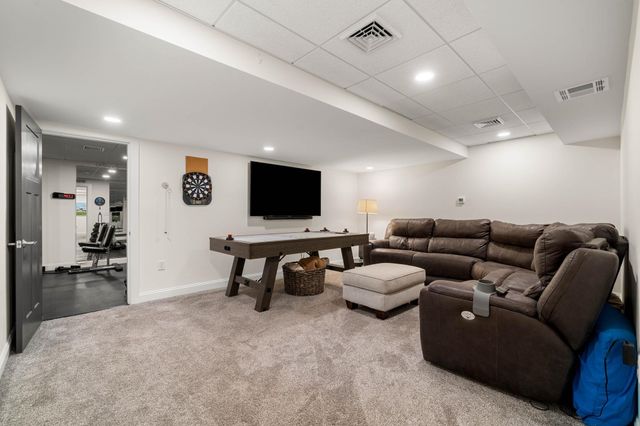 10 Lilac Court, Bedford, NH 03110