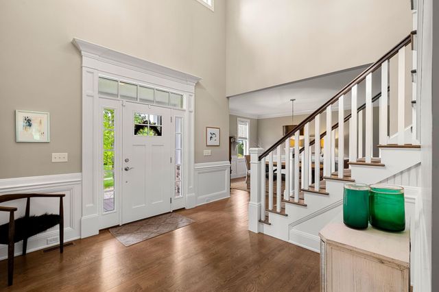 10 Lilac Court, Bedford, NH 03110