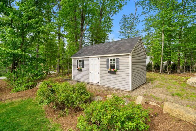 10 Lilac Court, Bedford, NH 03110