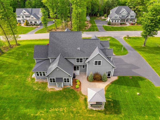 10 Lilac Court, Bedford, NH 03110