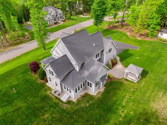 10 Lilac Court, Bedford, NH 03110