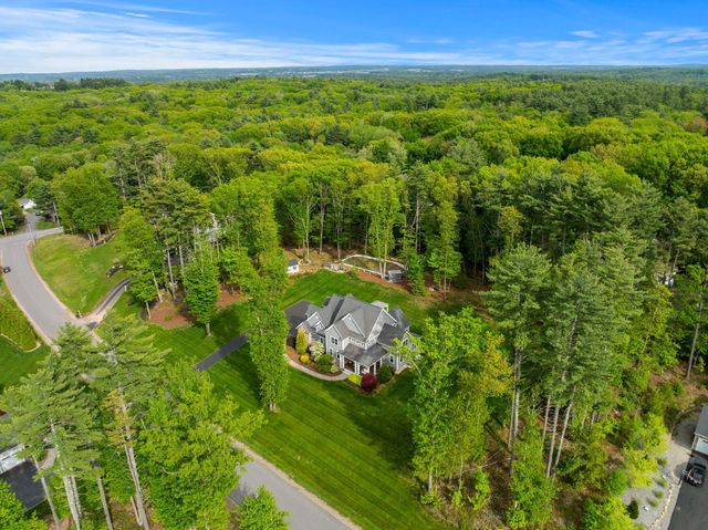 10 Lilac Court, Bedford, NH 03110