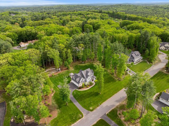 10 Lilac Court, Bedford, NH 03110