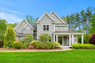 10 Lilac Court, Bedford, NH 03110