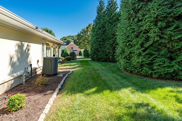 1128 Keeview Drive, Johnson City, TN 37615