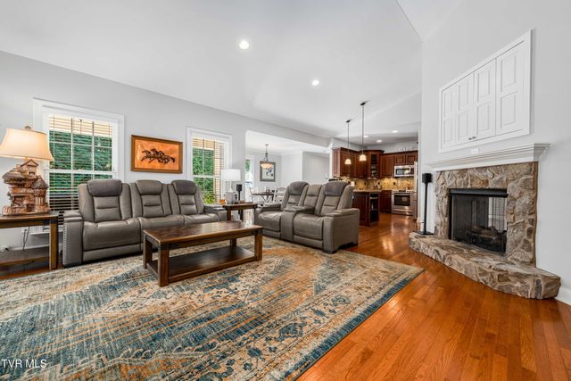 1128 Keeview Drive, Johnson City, TN 37615