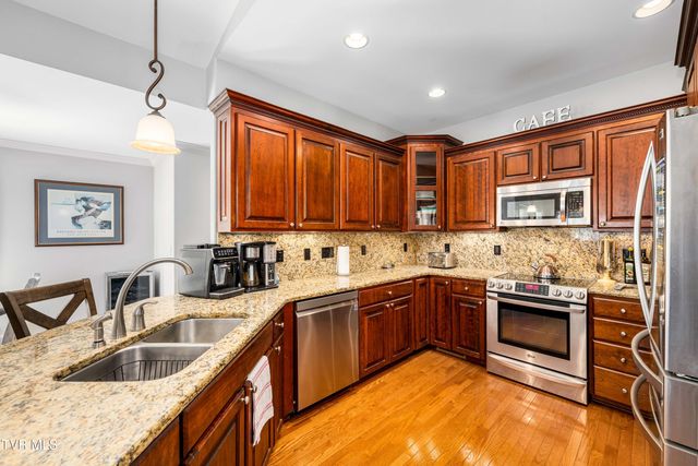 1128 Keeview Drive, Johnson City, TN 37615