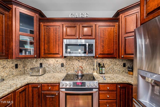 1128 Keeview Drive, Johnson City, TN 37615