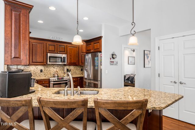1128 Keeview Drive, Johnson City, TN 37615