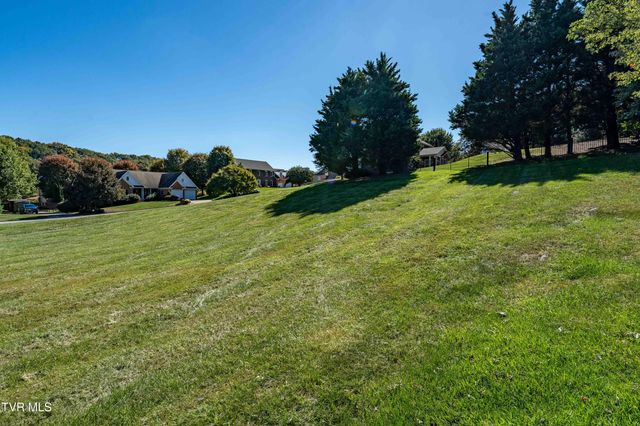 1128 Keeview Drive, Johnson City, TN 37615