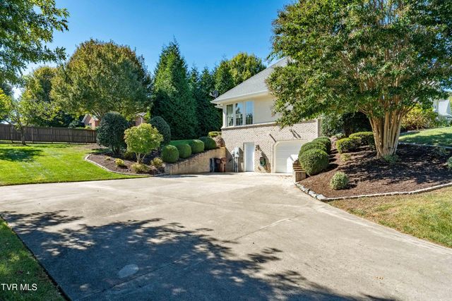 1128 Keeview Drive, Johnson City, TN 37615