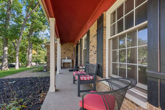 6809 Hillcrest Drive, Crystal Lake, IL 60012