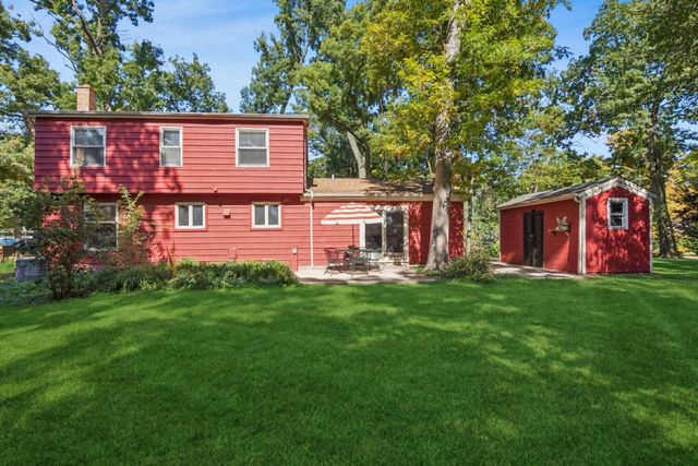 6809 Hillcrest Drive, Crystal Lake, IL 60012
