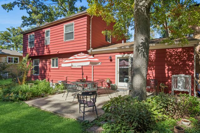 6809 Hillcrest Drive, Crystal Lake, IL 60012