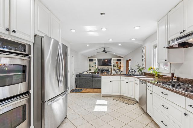6809 Hillcrest Drive, Crystal Lake, IL 60012