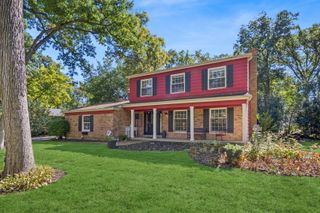 6809 Hillcrest Drive, Crystal Lake, IL 60012