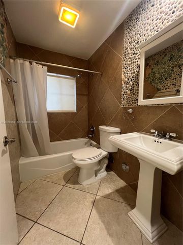 16373 Malibu Dr 51, Weston, FL 33326
