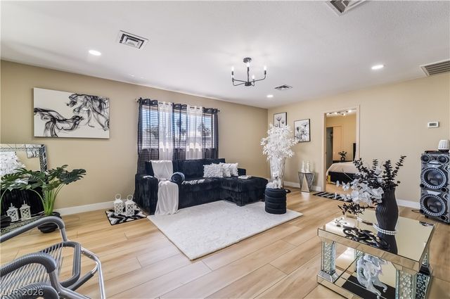 5209 Champions Avenue, Las Vegas, NV 89142