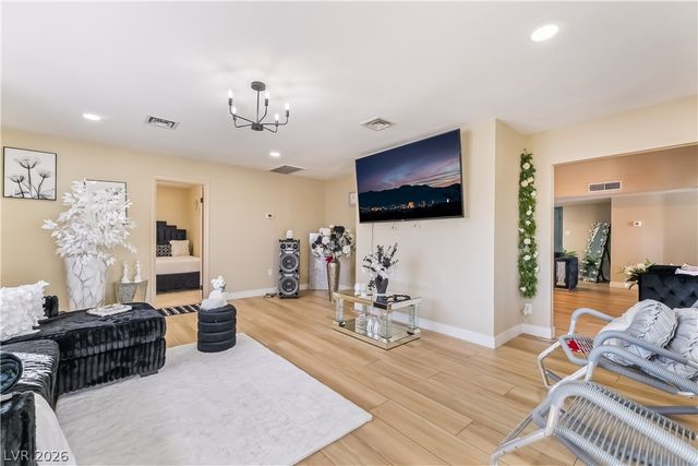 5209 Champions Avenue, Las Vegas, NV 89142