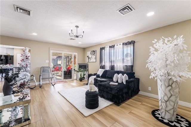 5209 Champions Avenue, Las Vegas, NV 89142