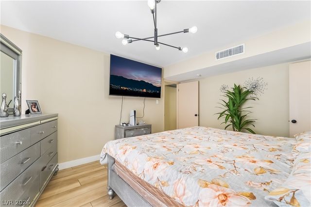 5209 Champions Avenue, Las Vegas, NV 89142