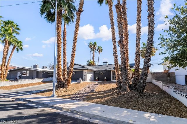 5209 Champions Avenue, Las Vegas, NV 89142