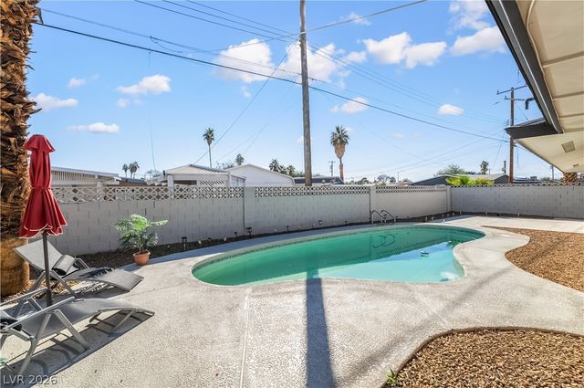 5209 Champions Avenue, Las Vegas, NV 89142